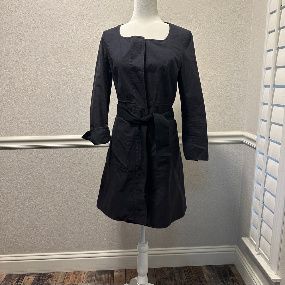 HACHE NAVY TIE FRONT TRENCH
JACKET MADE IN ITALY SIZE 44
